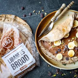 Volkoren flatbread met chocopasta en banaan
