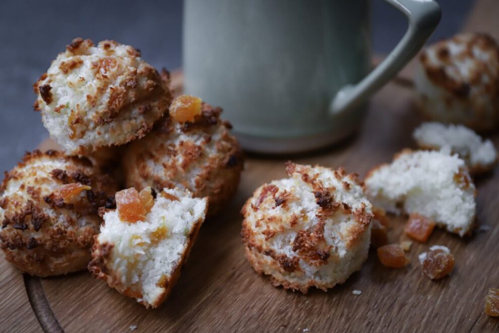 Krokante kokosbollen met limoen en abrikoos