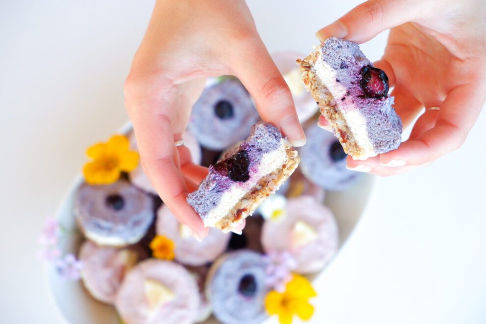 Vegan cheesecake bites