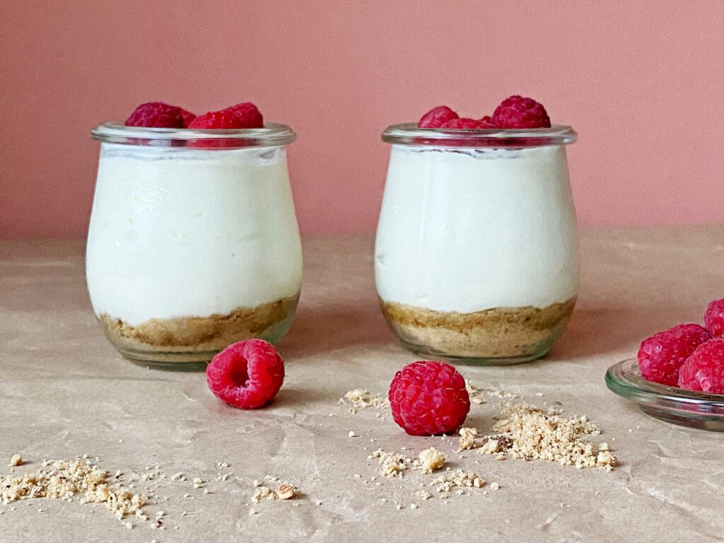 No-bake cheesecake glaasjes met mokka crumble